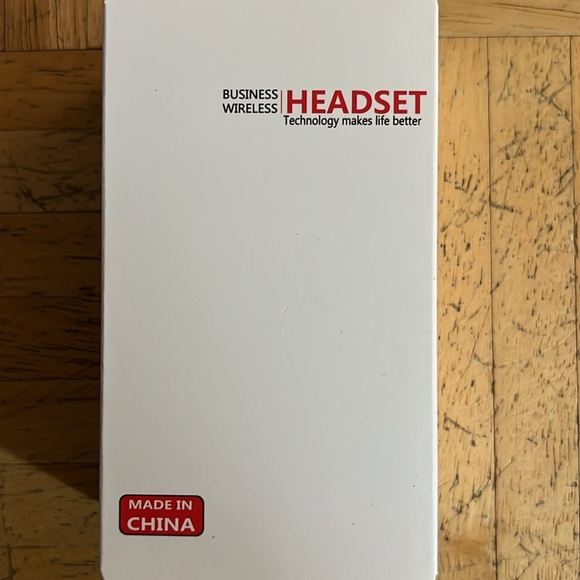 NWT Bluetooth ear piece for cell phone and computer use. - Picture 4 of 4